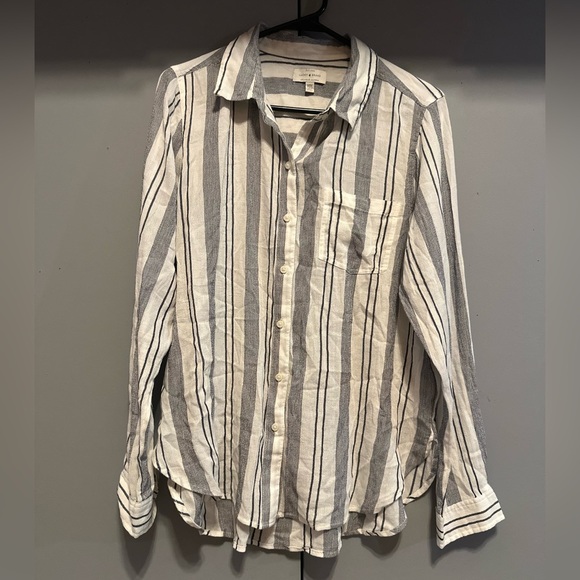 ❤️Lucky Brand - White and Gray Casual Button Down Shirt (Size M) - Picture 1 of 12